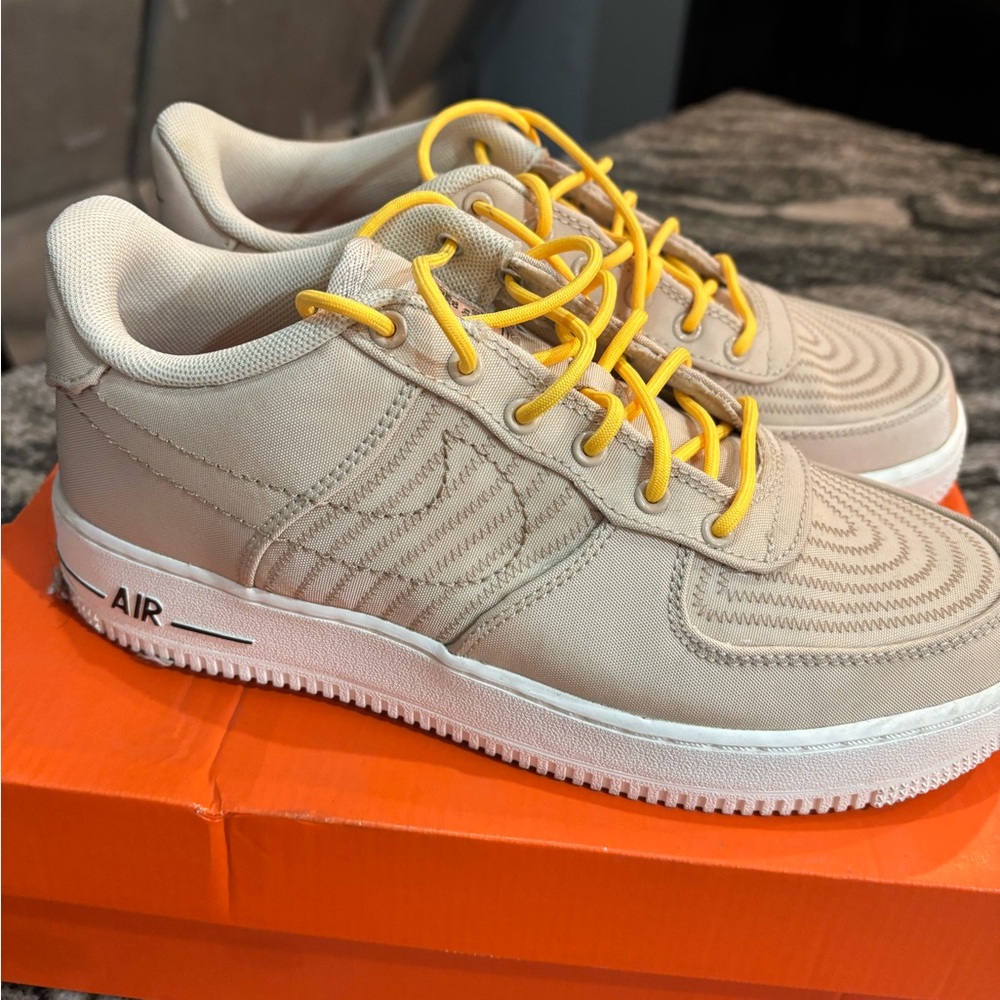 Nike Kids Beige and Yellow Sneakers